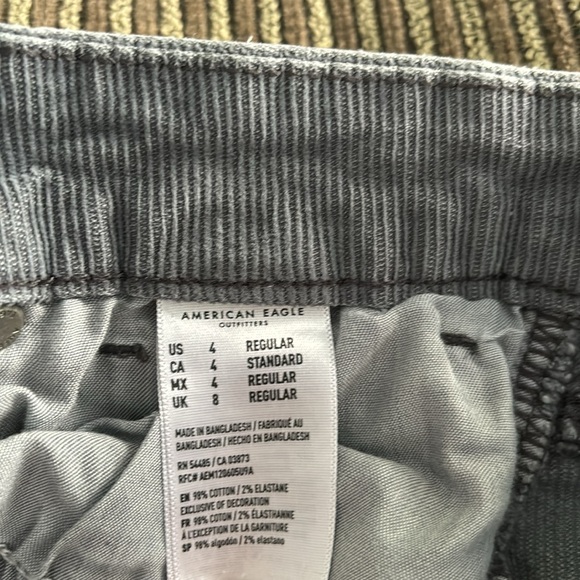 Size 4 American eagle bluish/grey curvy mom jeans! Worn maybe 4 times! - Picture 5 of 5